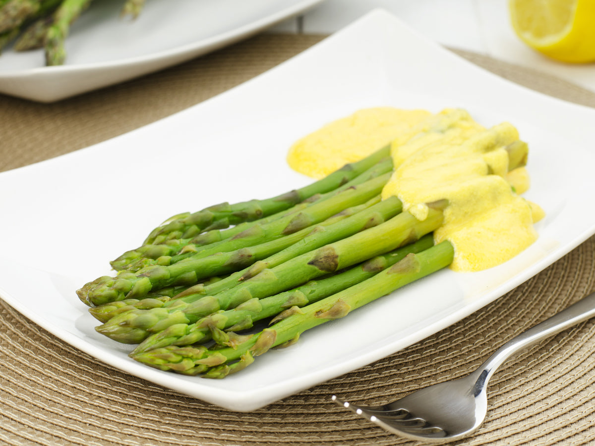 Garlic and Lemon Aioli with Fresh Asparagus