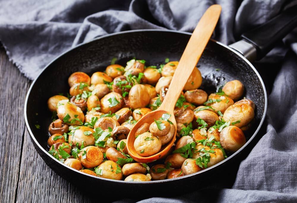 Tapa of Mushrooms in Garlic Sauce (Champinones al Ajillo)